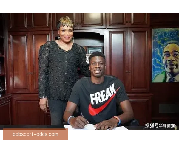 字母弟弟亚历克斯首秀圆梦上场体验令人难以置信